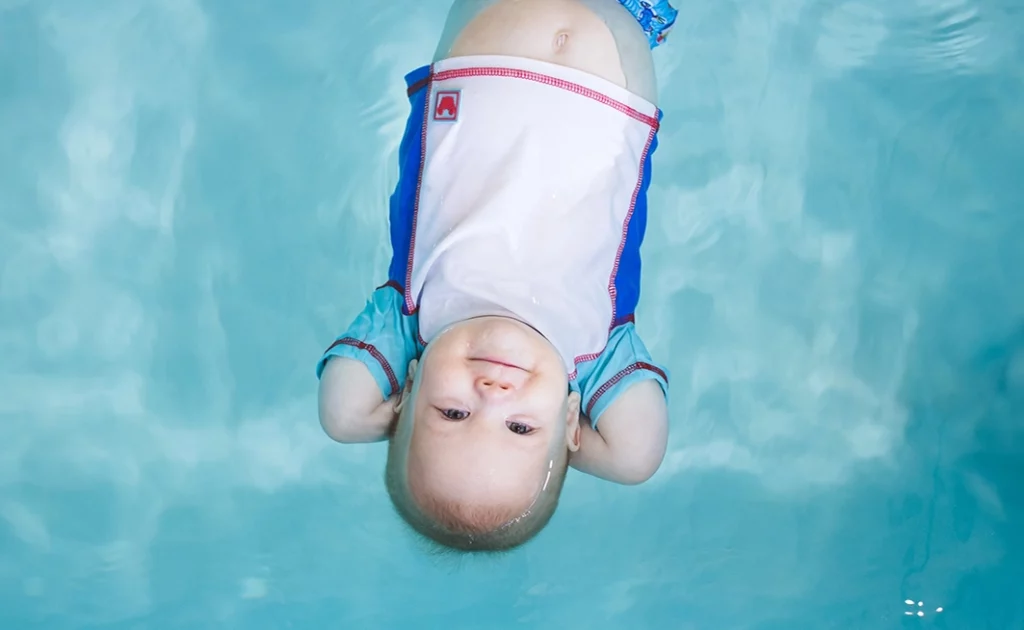 swim-float-swim-photo-zoom-in2